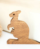 Дверний дерев'яний фіксатор у формі кенгуру
