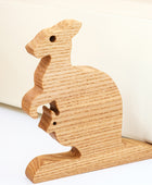 Дверний дерев'яний фіксатор у формі кенгуру